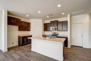 W Gross Ave-012