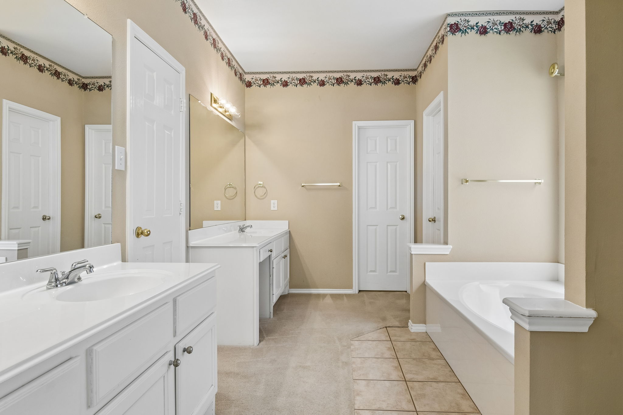  Photo 32