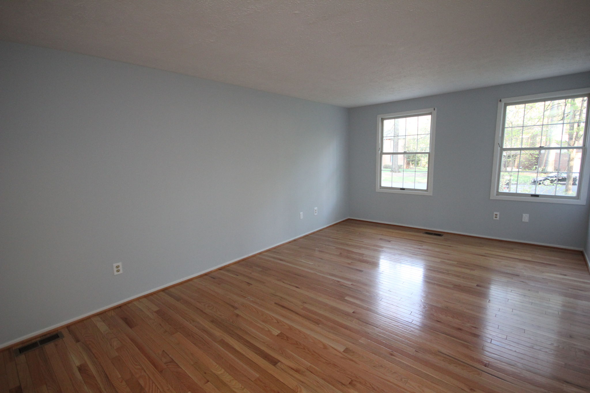 Expansive primary suite w/HW floors throughout