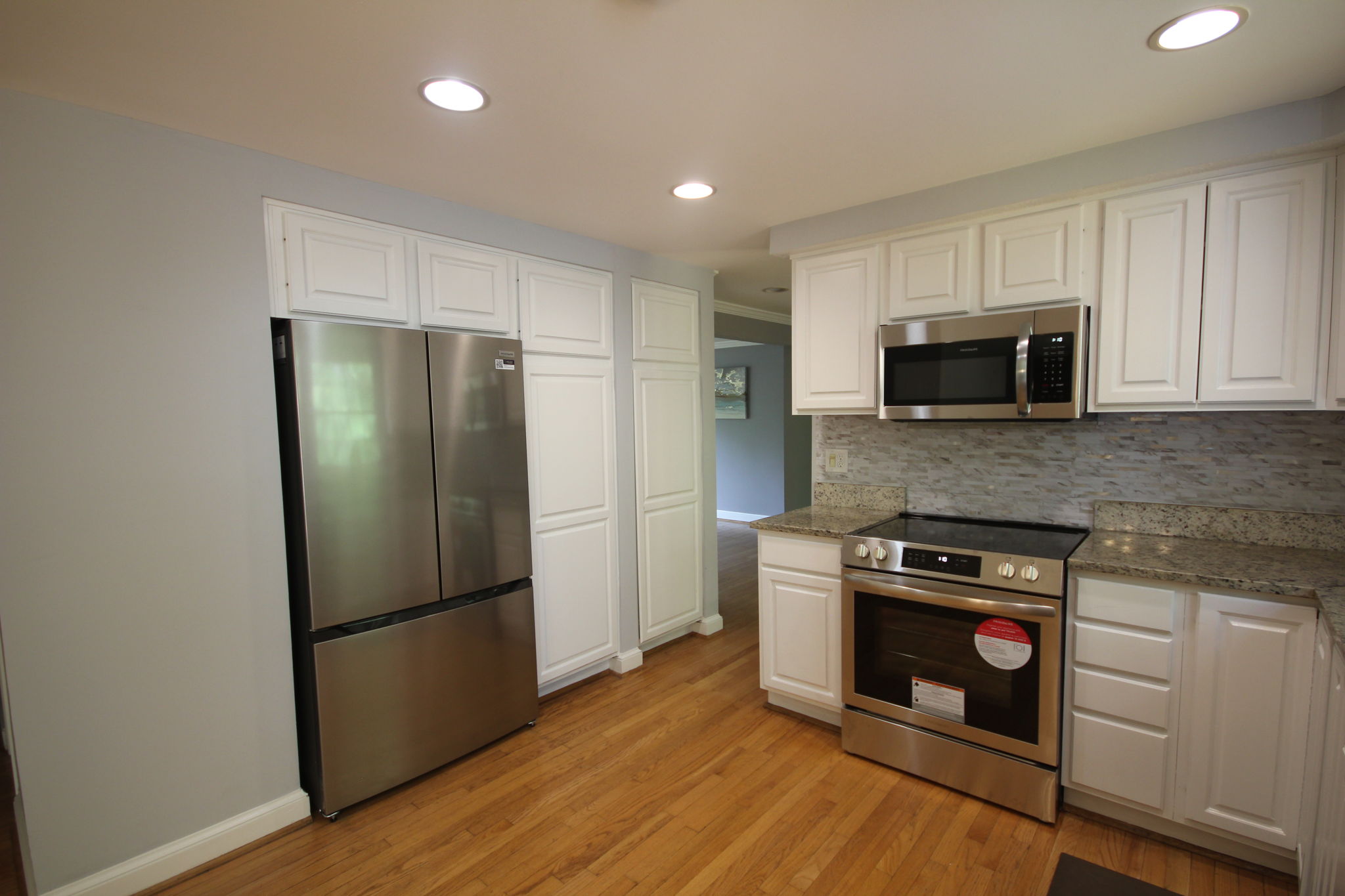 Kitchen w/new stainless steel appliances