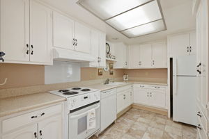008_F8_2424 Tice Creek Dr 3