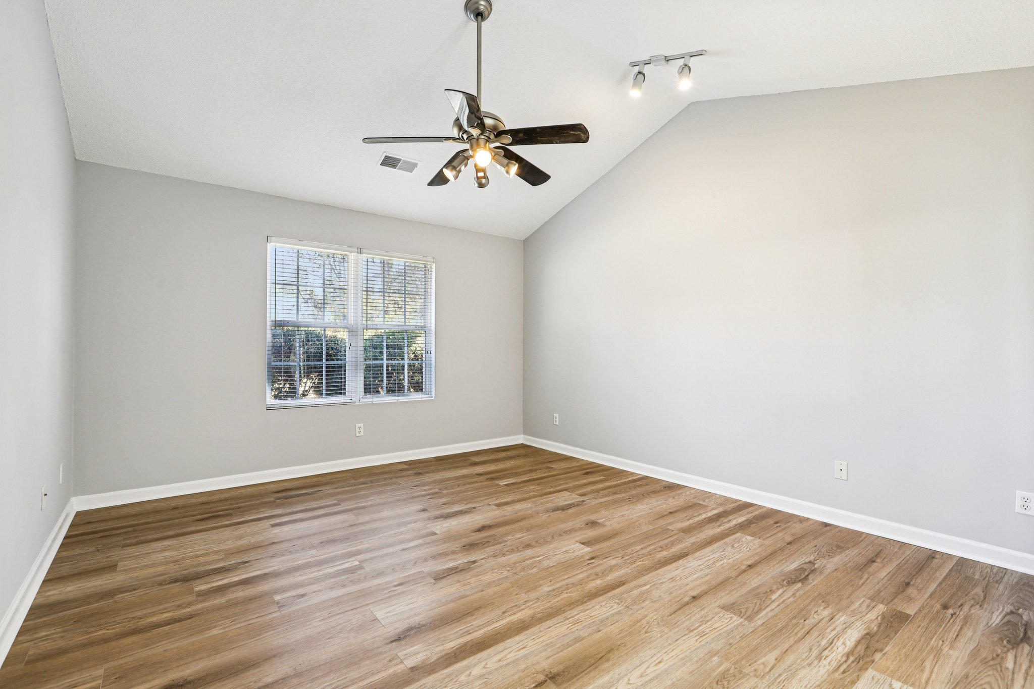 Fort Daniels Dr-S1911-008.jpg