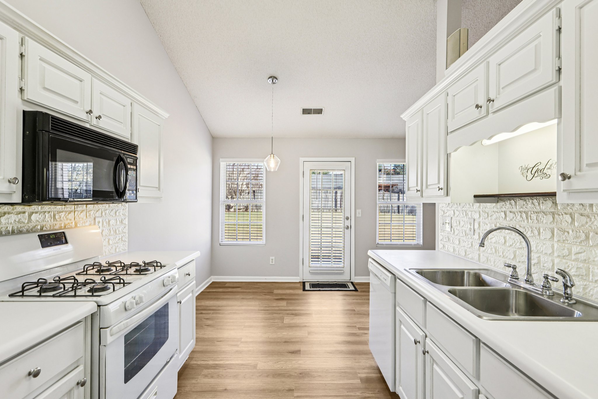 Fort Daniels Dr-S1911-012.jpg