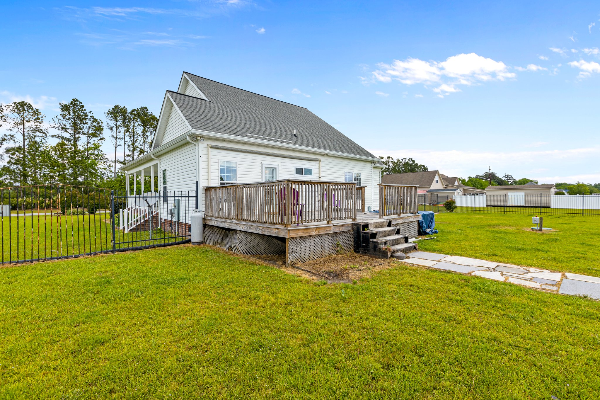 2428 Plumosa Dr, Grimesland, NC 27837, USA Photo 7