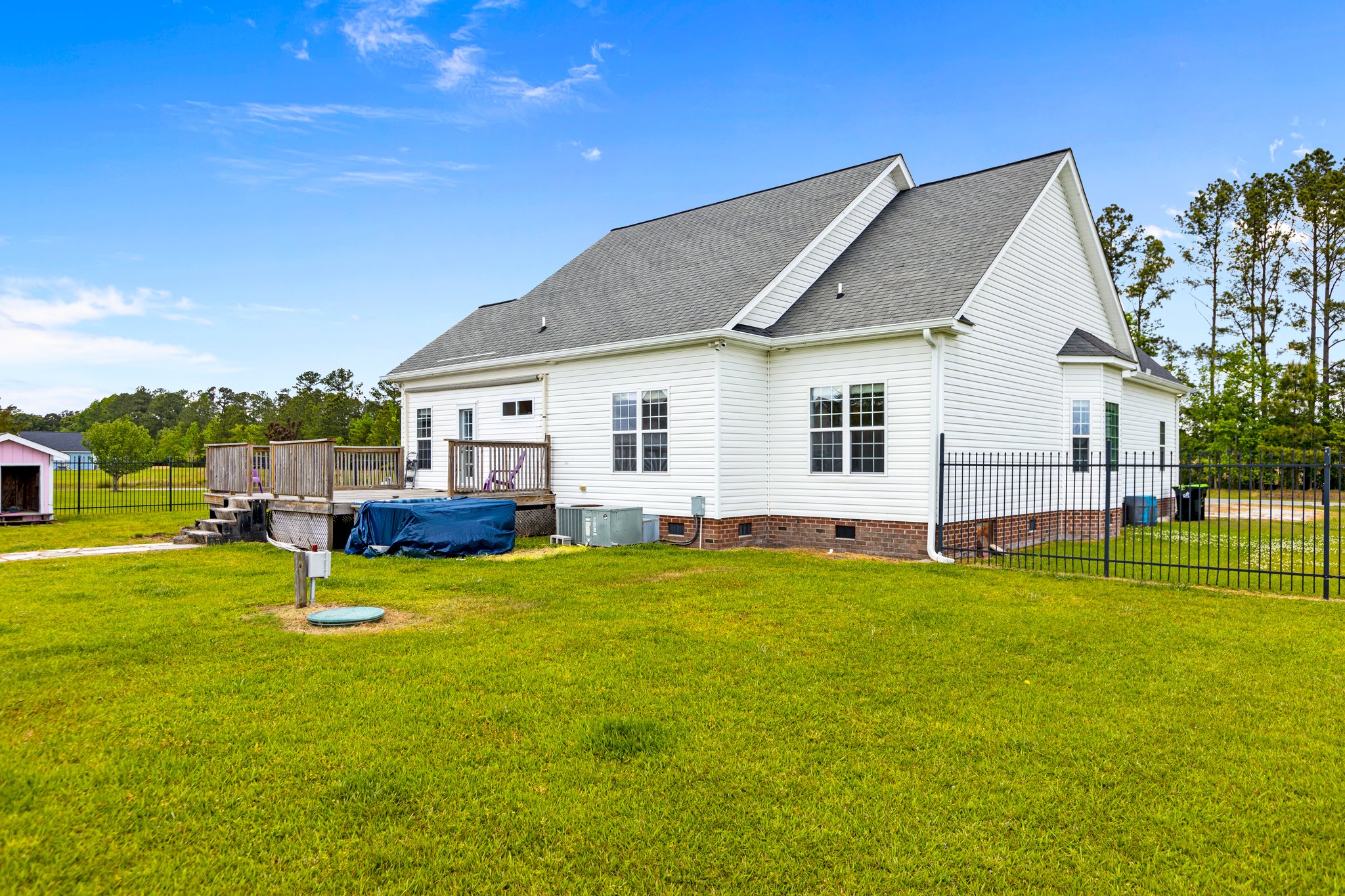 2428 Plumosa Dr, Grimesland, NC 27837, USA Photo 8