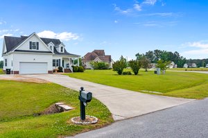 2428 Plumosa Dr, Grimesland, NC 27837, USA Photo 4