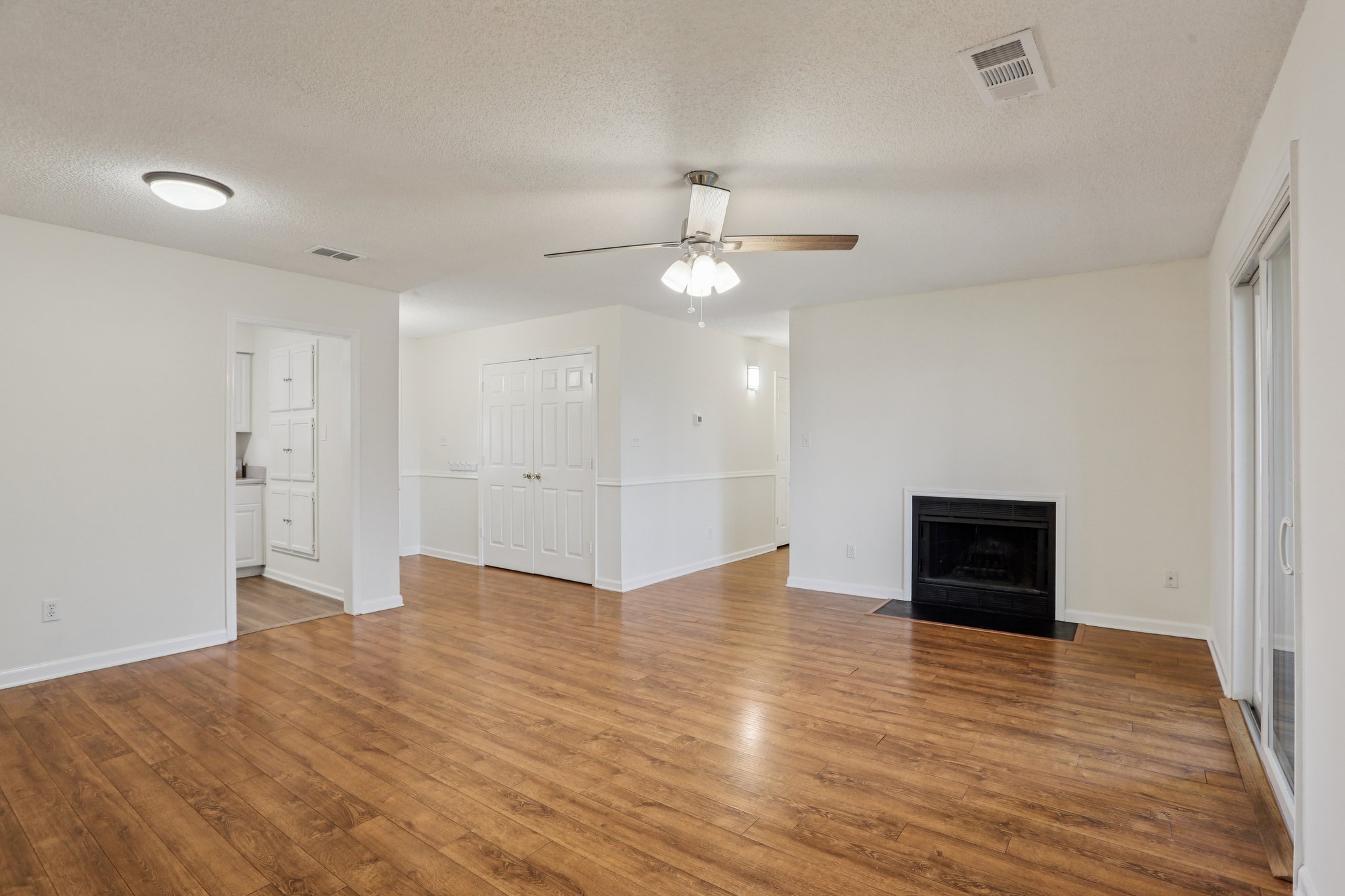 Kennedy Ct-S2502-007.jpg