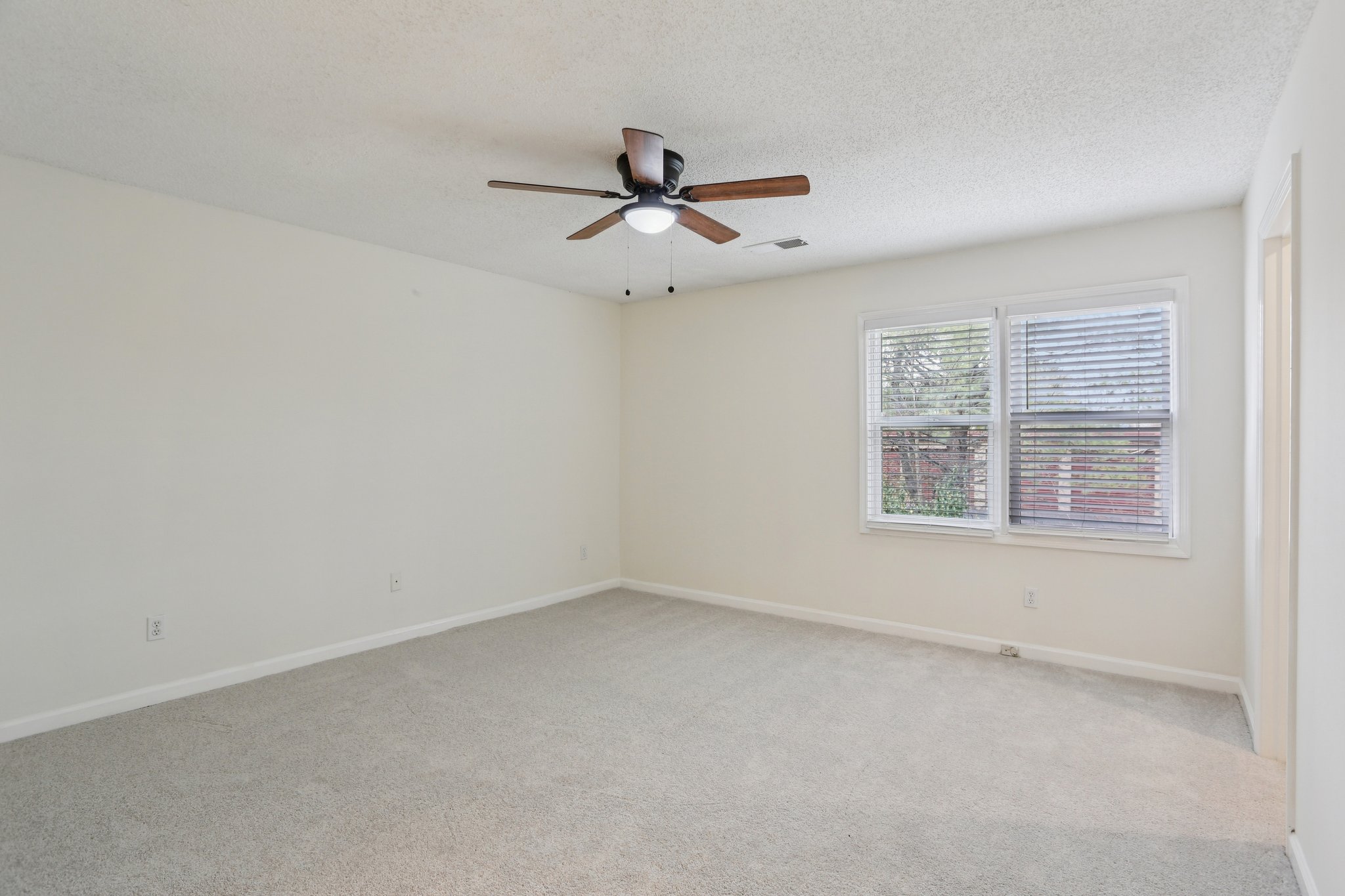 Kennedy Ct-S2502-015.jpg