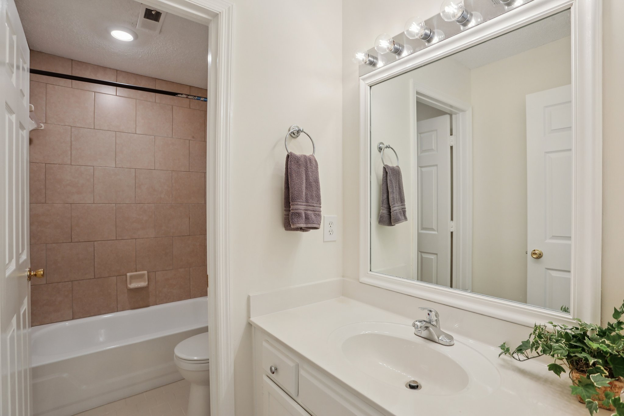 Kennedy Ct-S2502-023.jpg