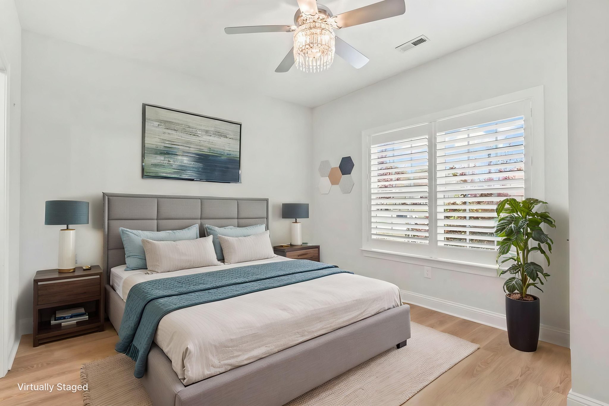 7-web-or-mls-DSC03015_declutter_3e88d5c5-aa99-4818-b81c-6e34f966ad57 virtually staged.jpeg