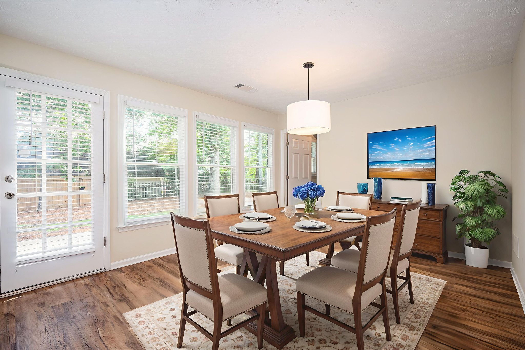 DSC_6655 virtually staged.jpeg