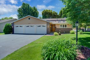  2430 Emerald Ln, Shakopee, MN 55379, US Photo 1