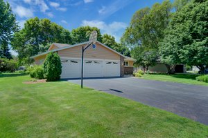  2430 Emerald Ln, Shakopee, MN 55379, US Photo 2