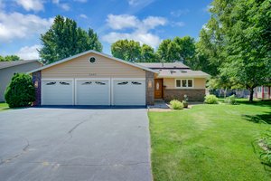  2430 Emerald Ln, Shakopee, MN 55379, US Photo 0