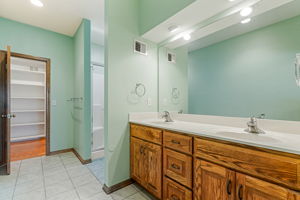  Photo 24