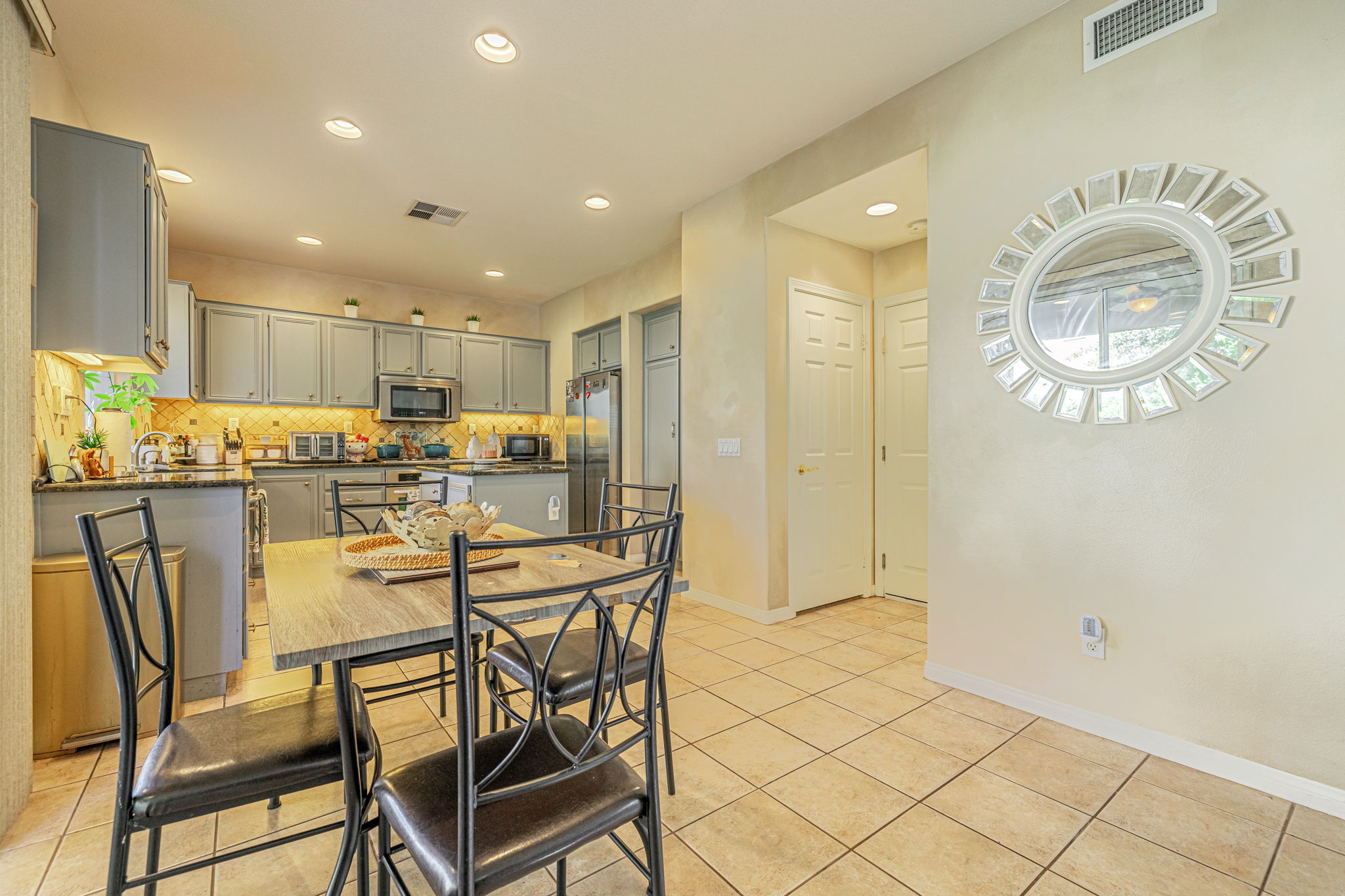 Kitchen/Breakfast Area