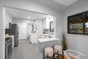 Kitchen/Breakfast Bar