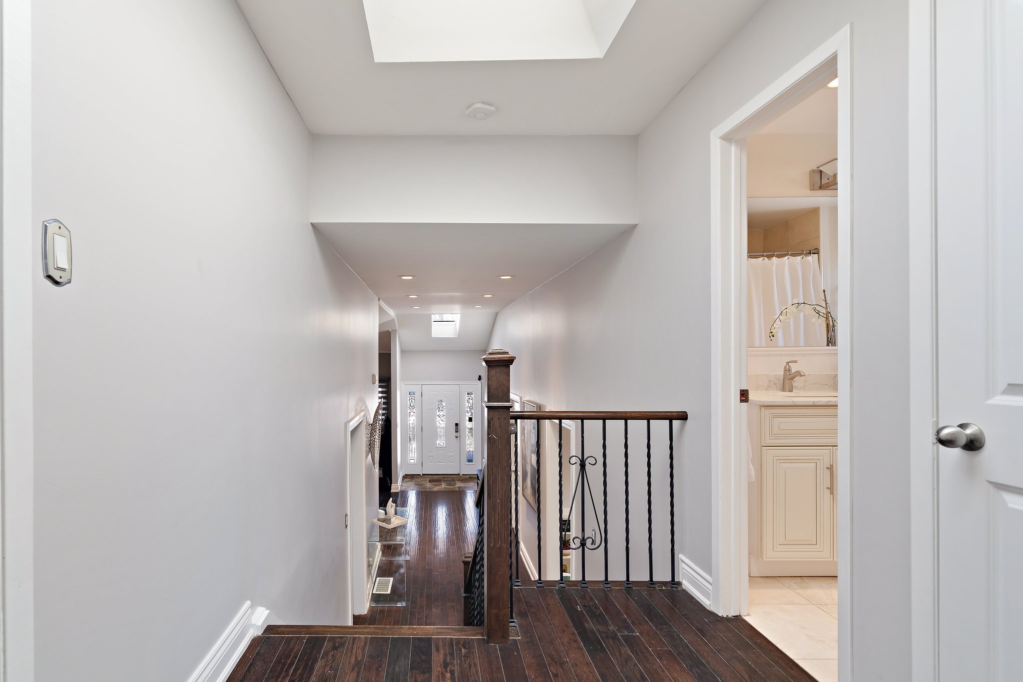 2435 Rosemary Dr, Mississauga, ON L5C 1X1 JT Home Tours