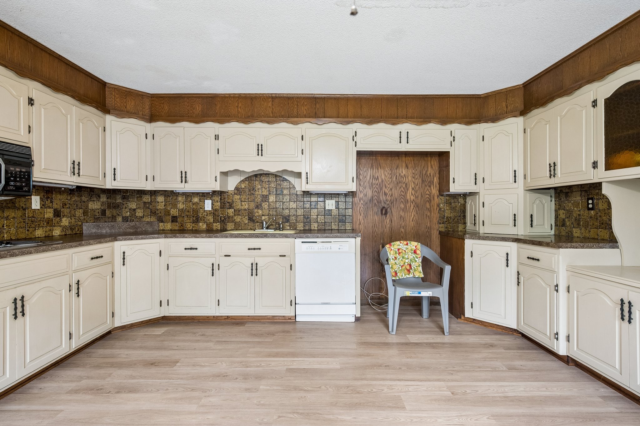 9018 - 24356 W 55th St_011.jpg