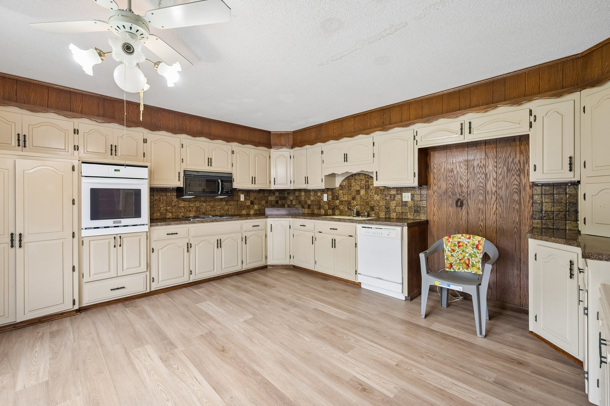 9018 - 24356 W 55th St_014.jpg