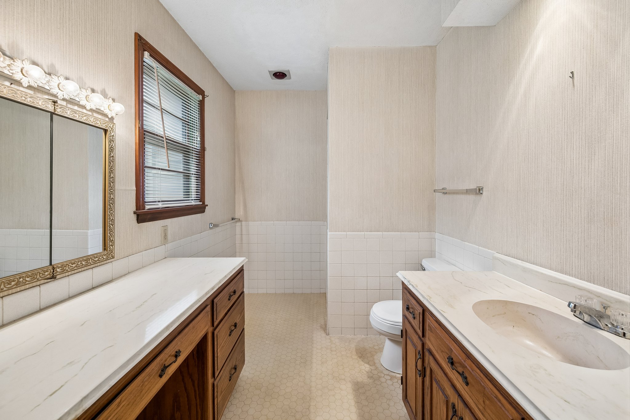 9018 - 24356 W 55th St_017.jpg