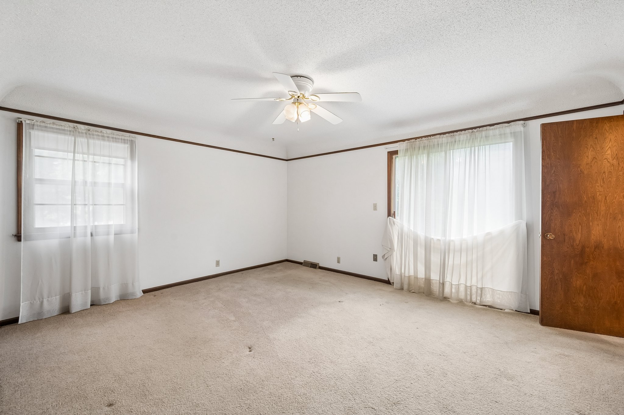 9018 - 24356 W 55th St_025.jpg