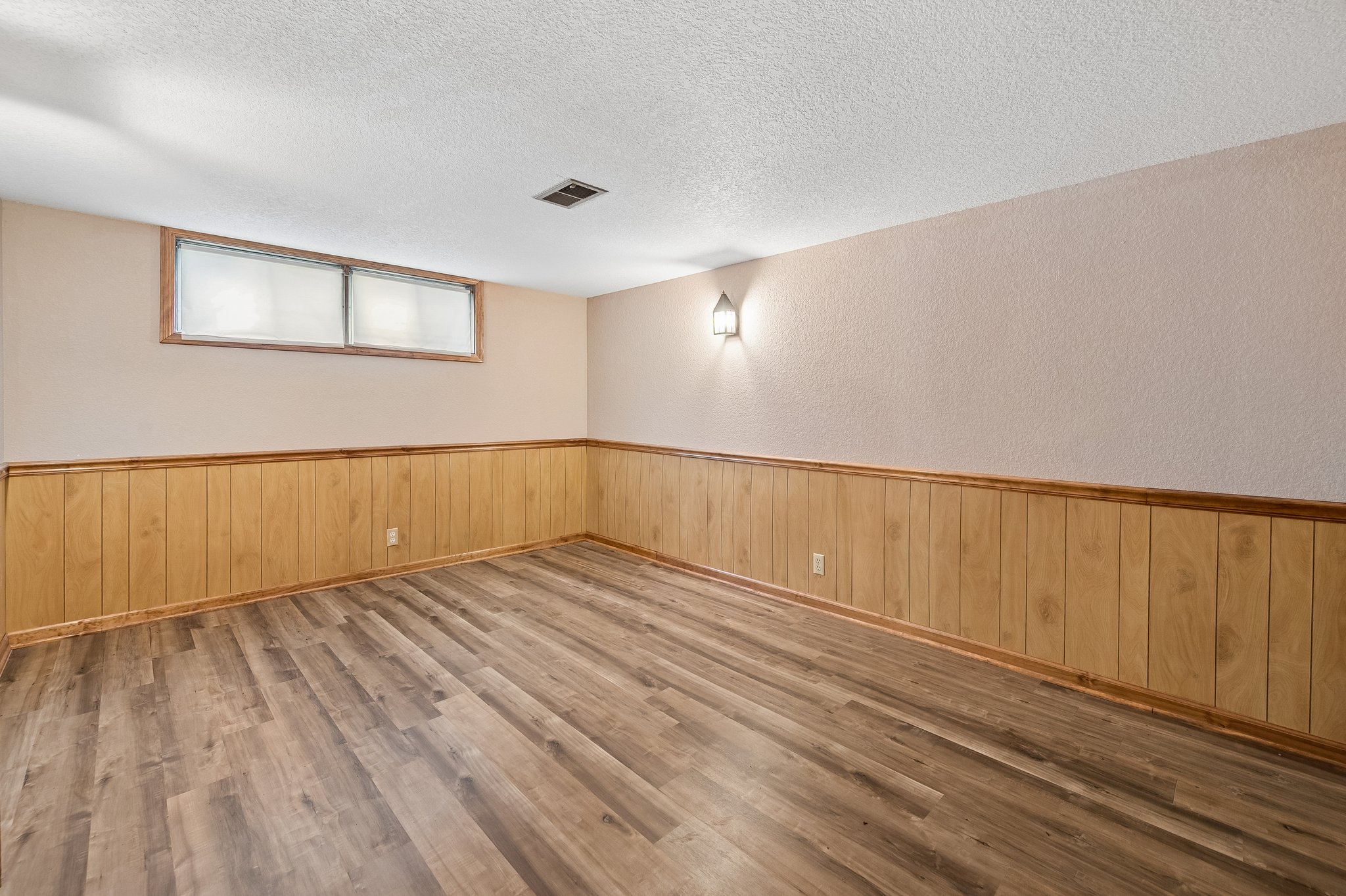 9018 - 24356 W 55th St_030.jpg
