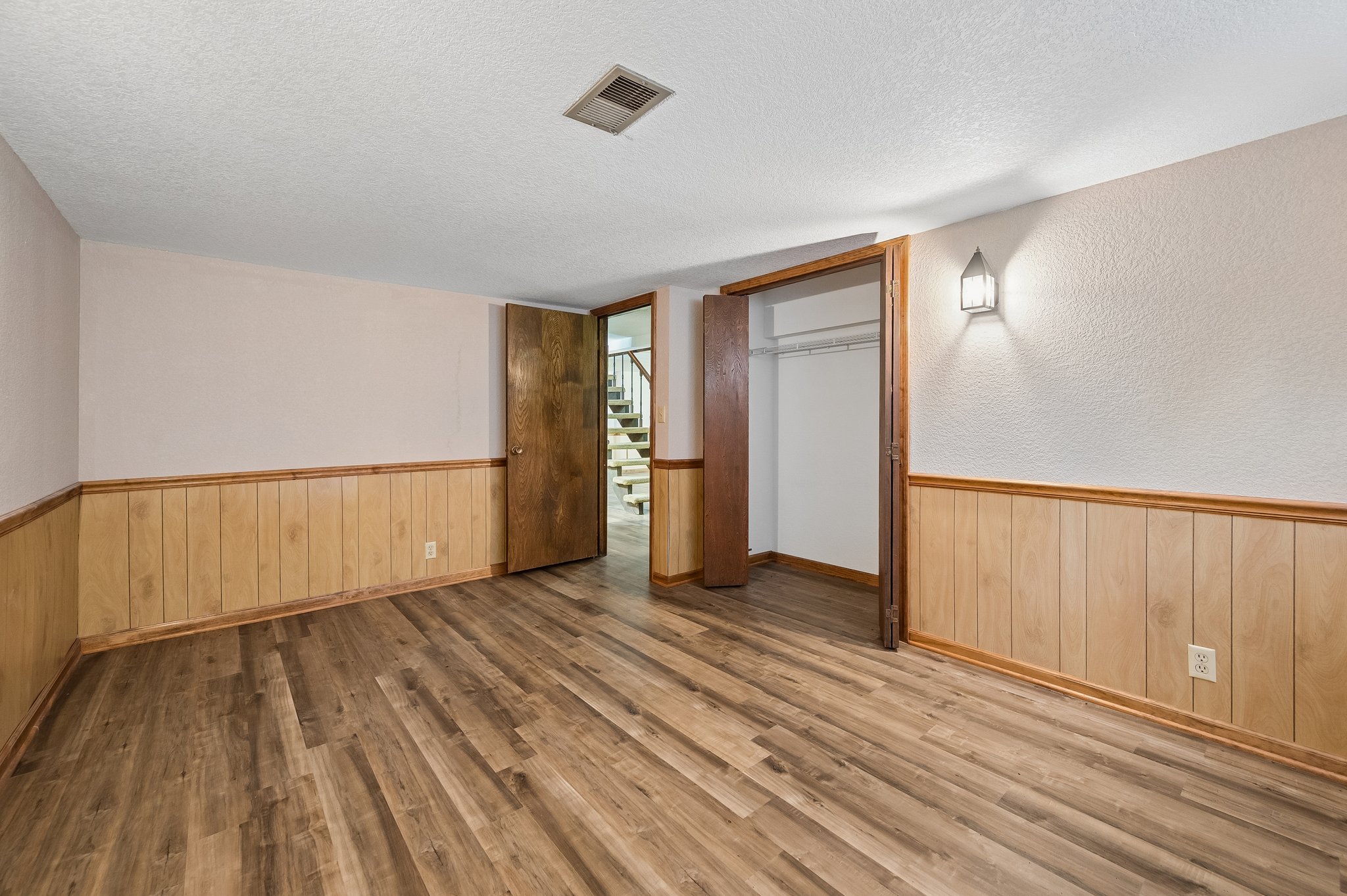 9018 - 24356 W 55th St_031.jpg