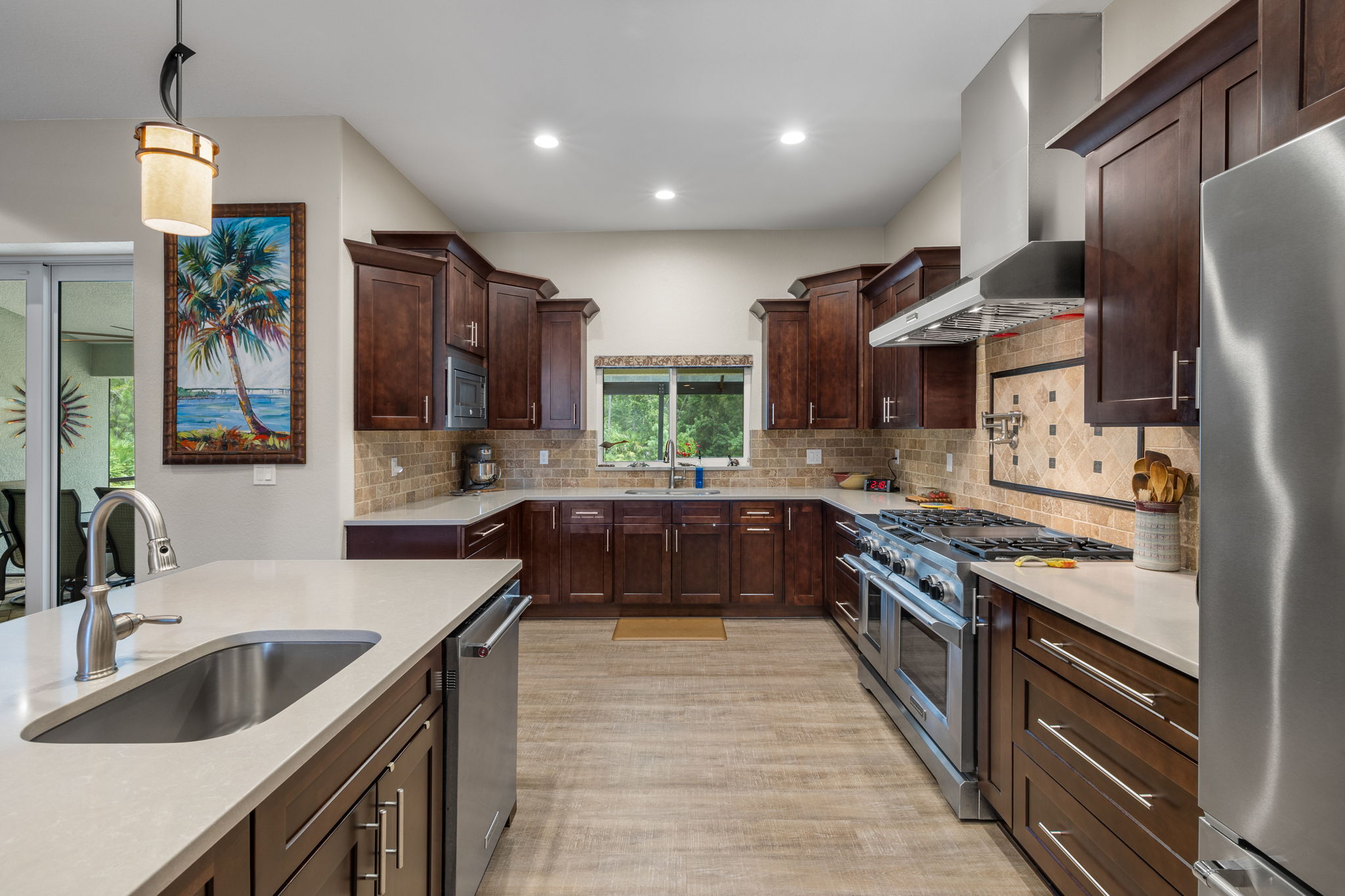 Kitchen 2 of 4