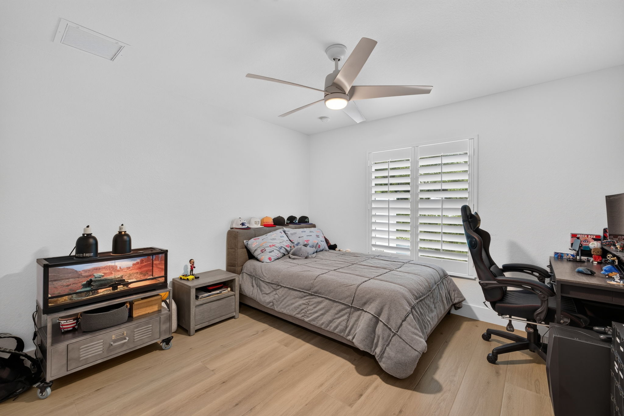 Guest Bedroom 2- 1 of 2