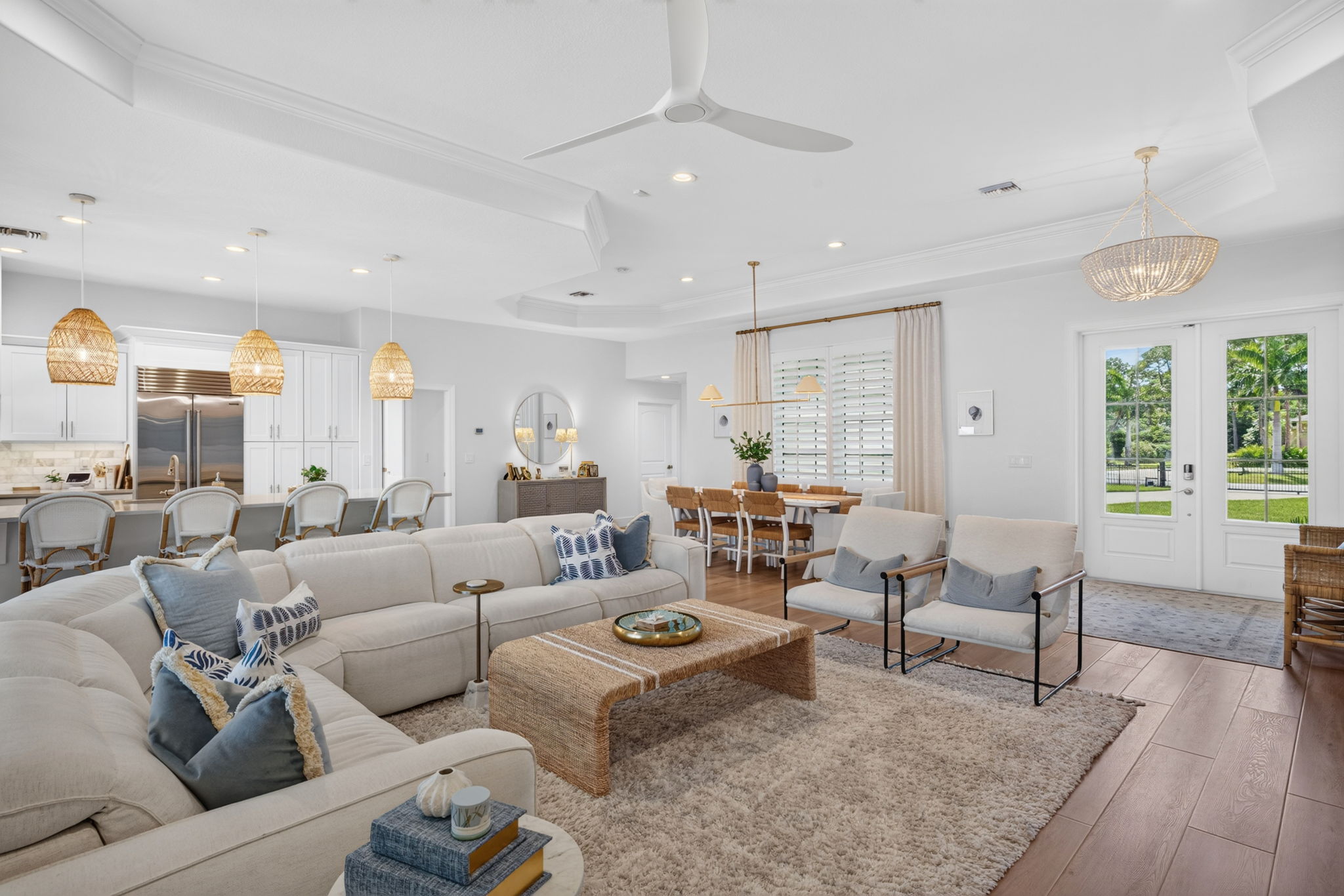 Living Room 2 of 4