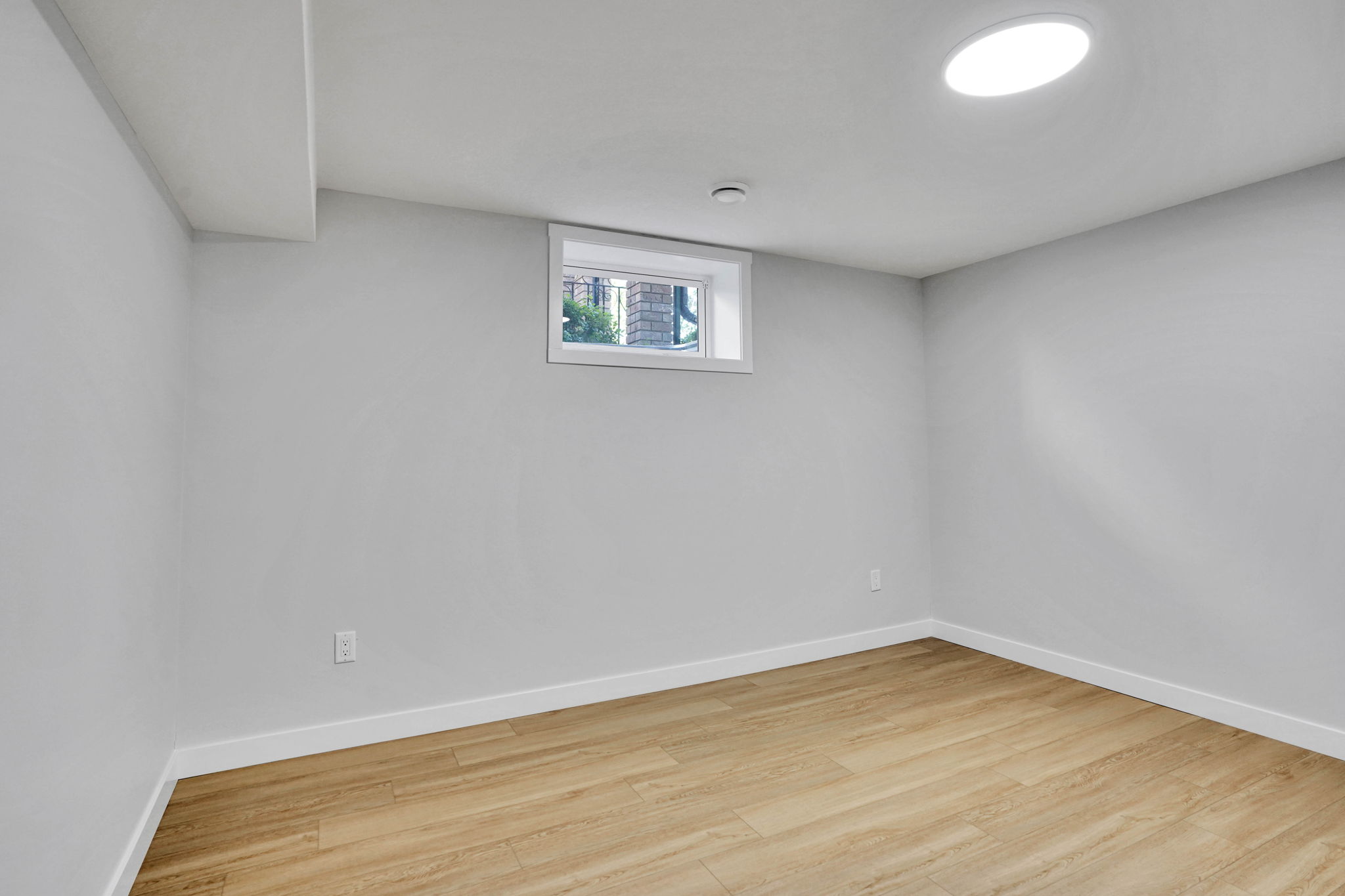  Photo 48