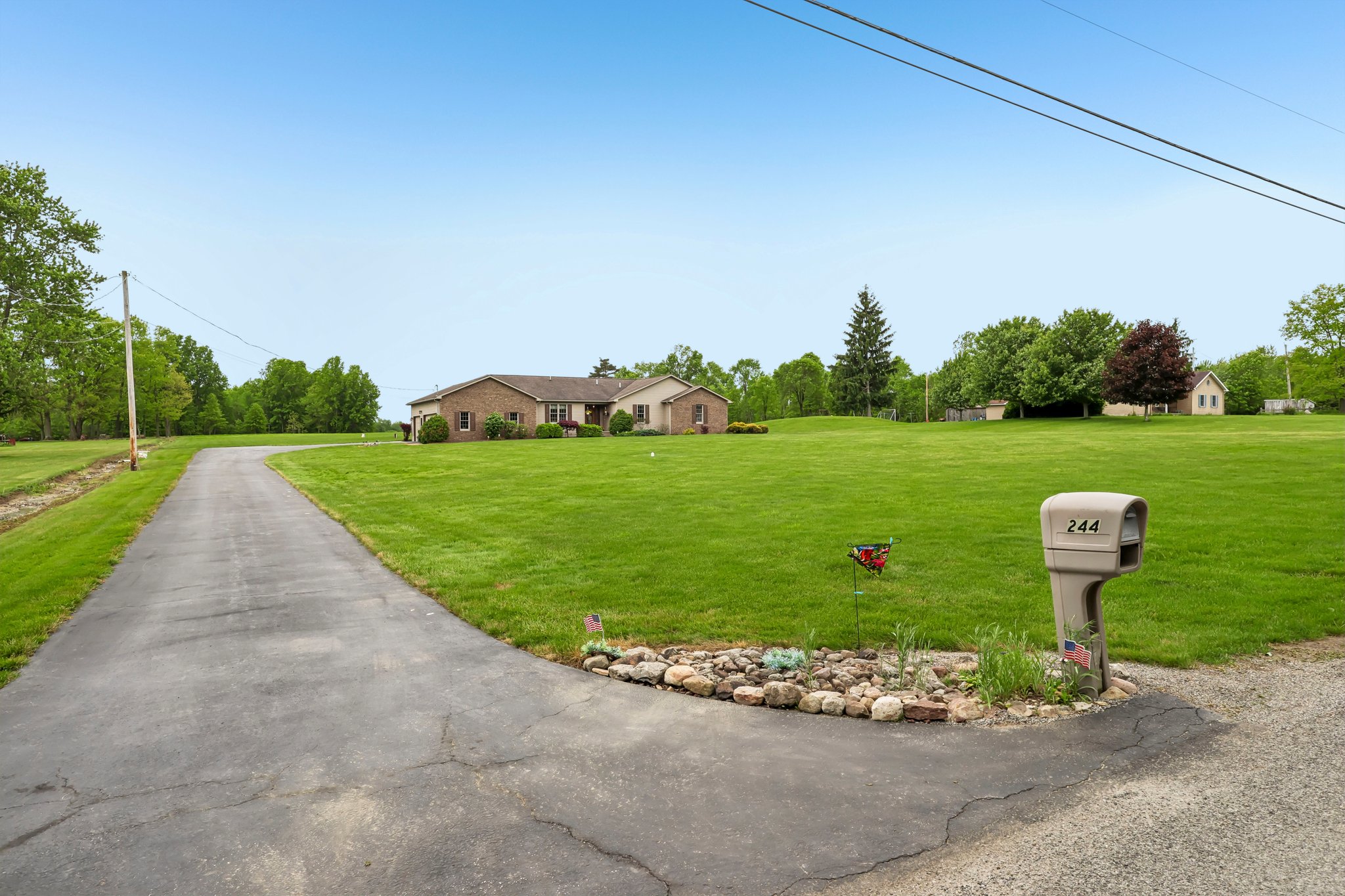 W Beechwood Rd-S2305-002.jpg