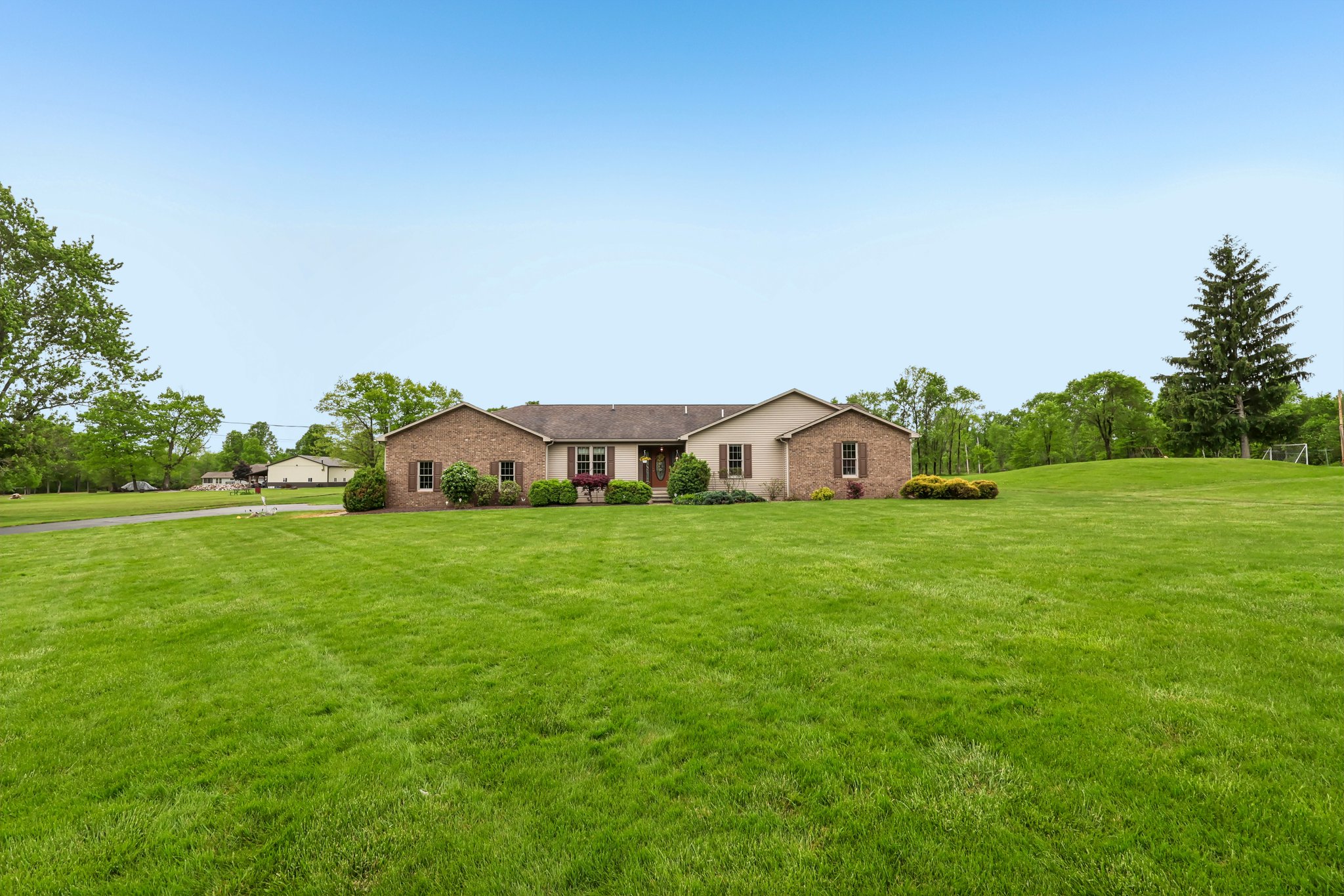 W Beechwood Rd-S2305-004.jpg