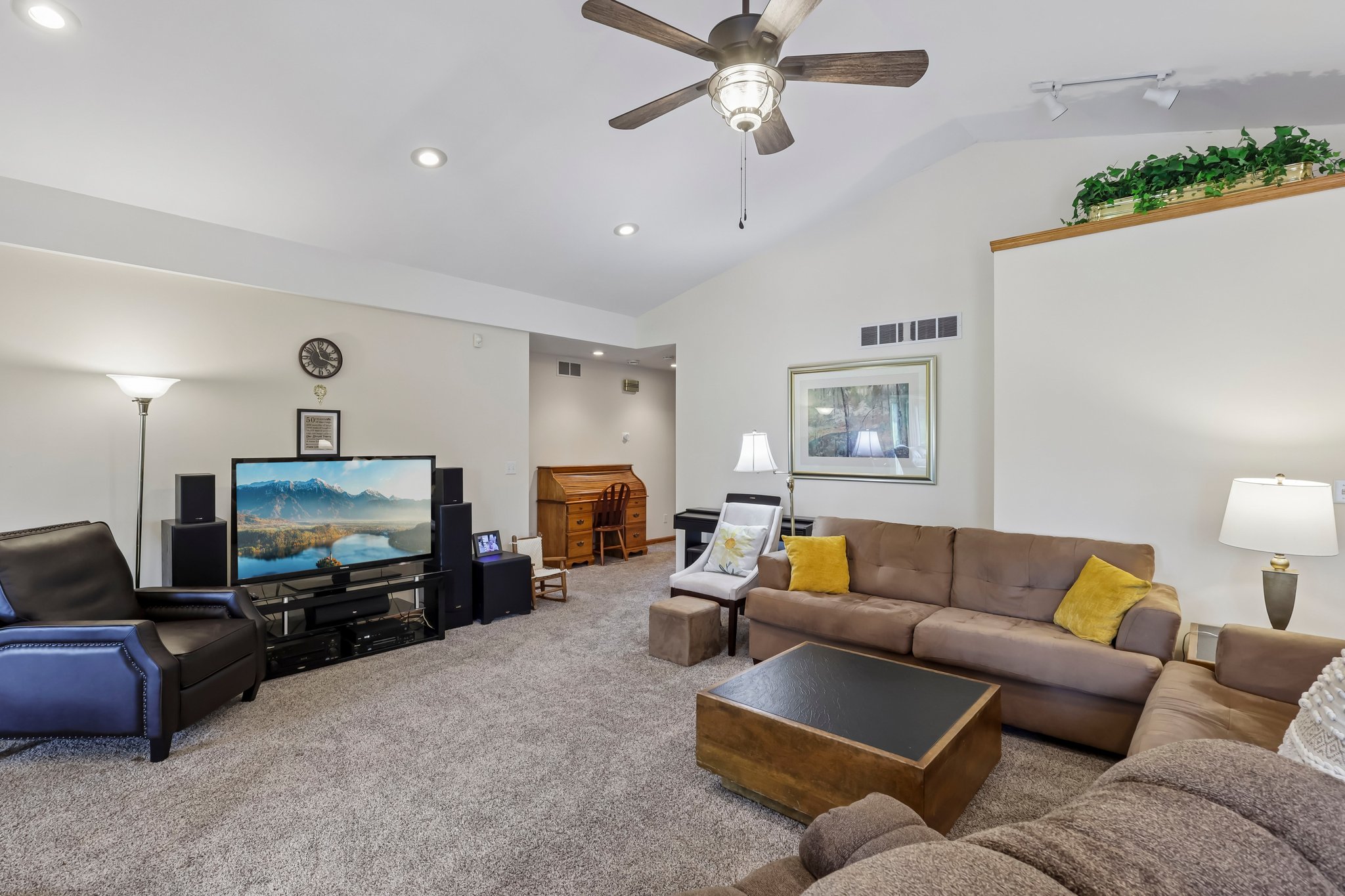 W Beechwood Rd-S2305-014.jpg