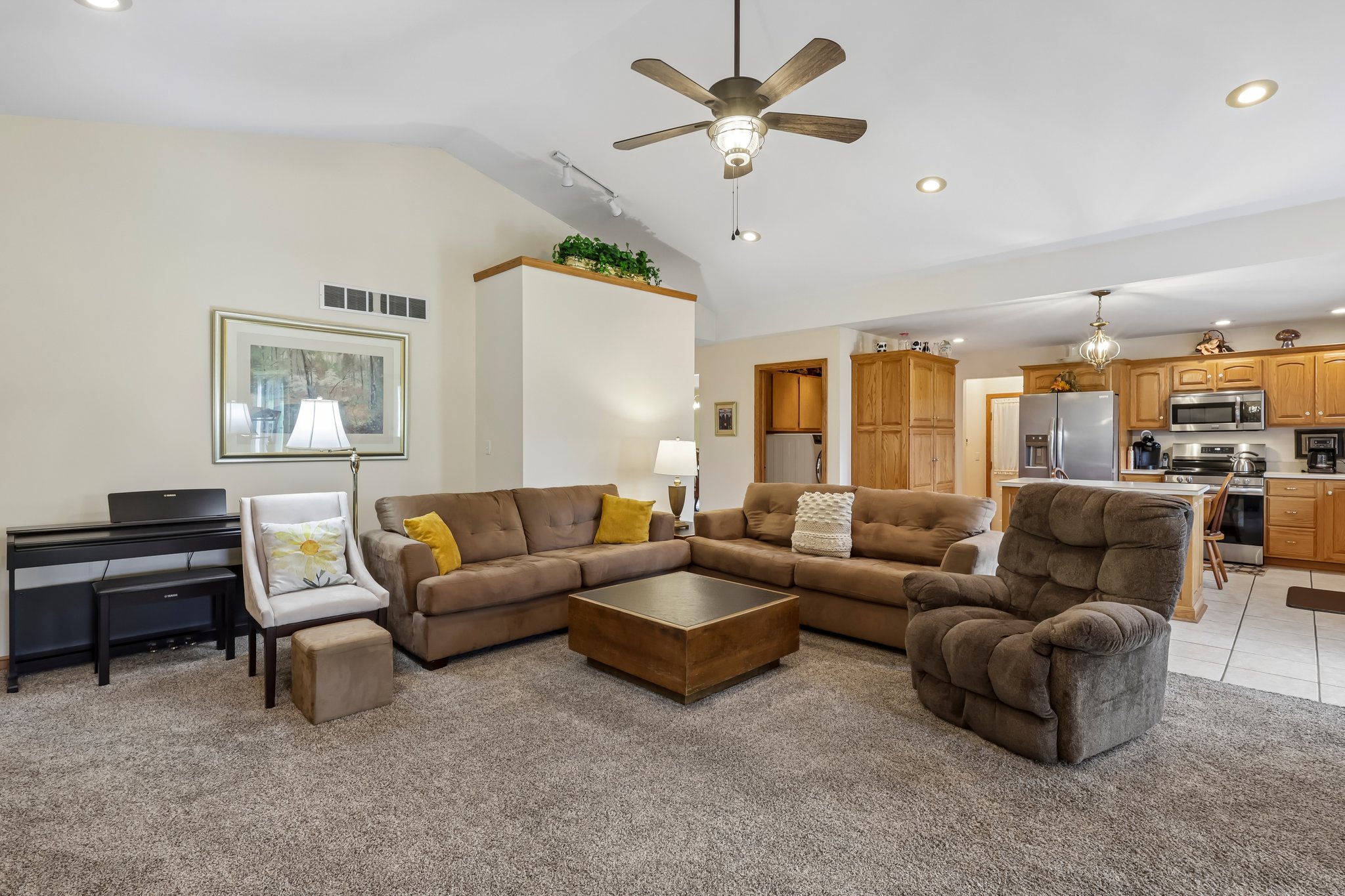 W Beechwood Rd-S2305-016.jpg
