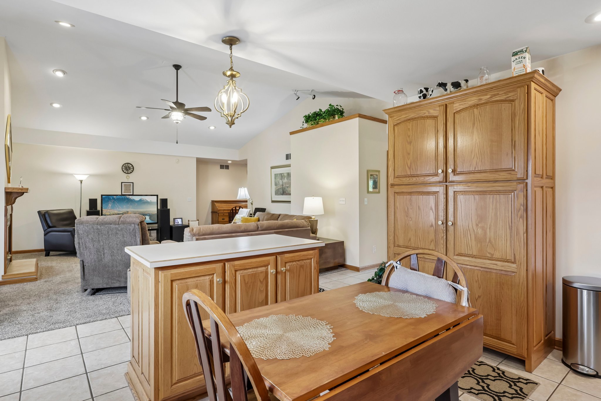 W Beechwood Rd-S2305-024.jpg