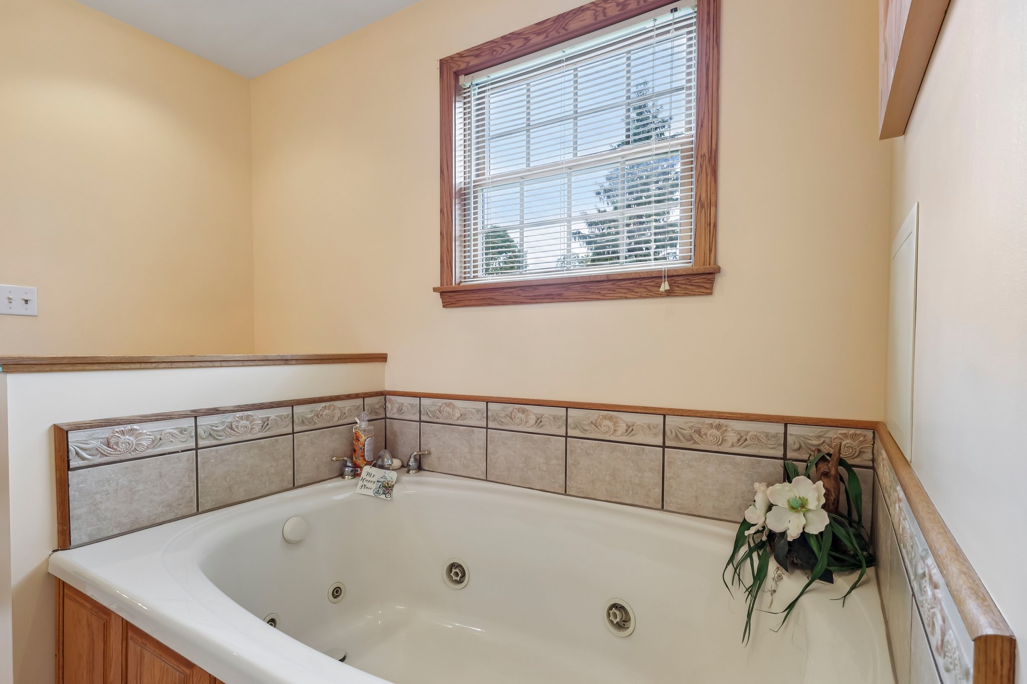 W Beechwood Rd-S2305-039.jpg