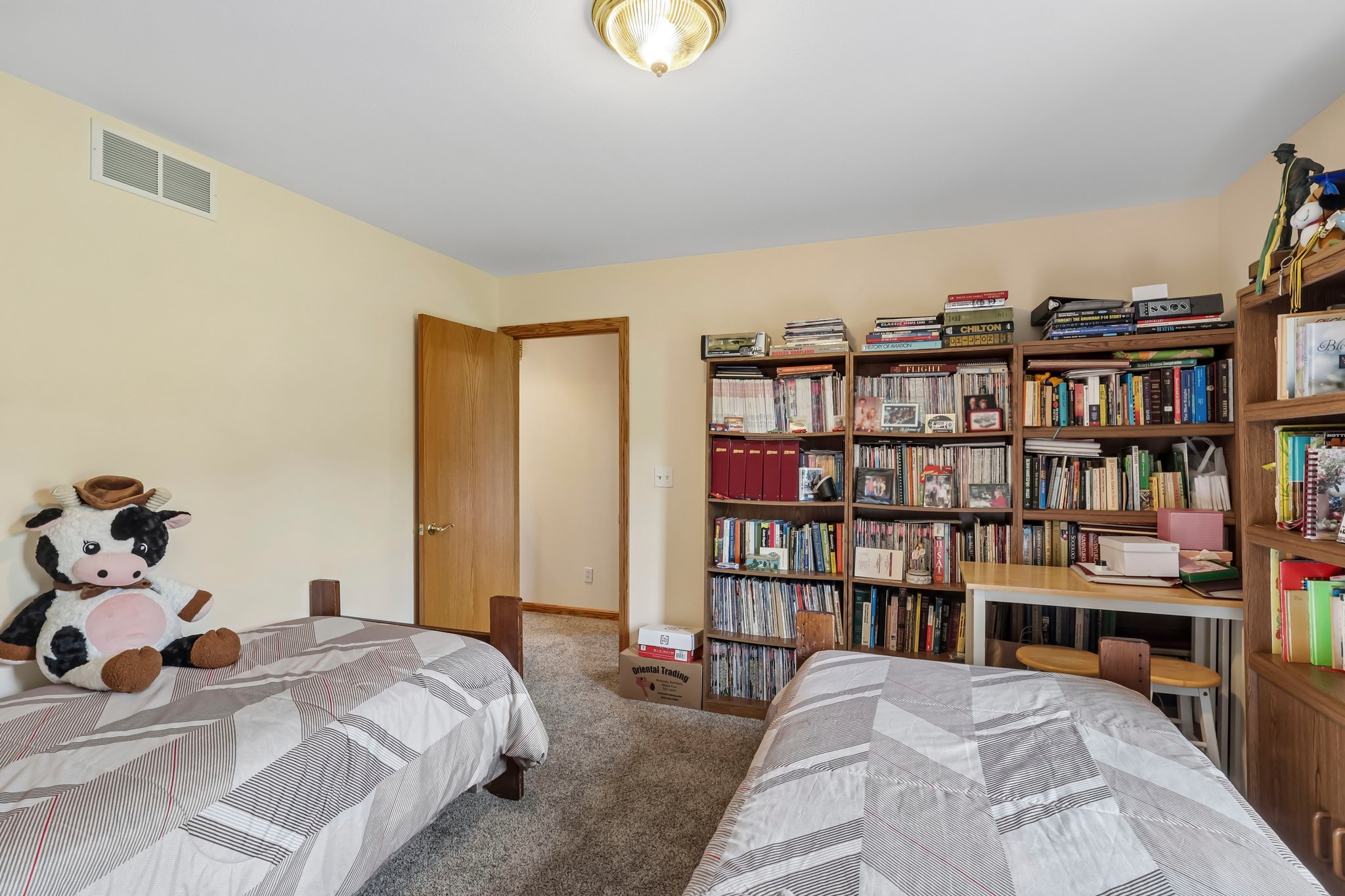 W Beechwood Rd-S2305-040.jpg