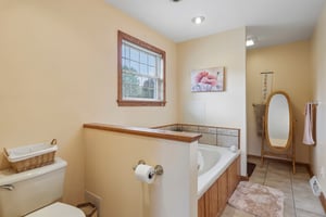 W Beechwood Rd-S2305-035.jpg