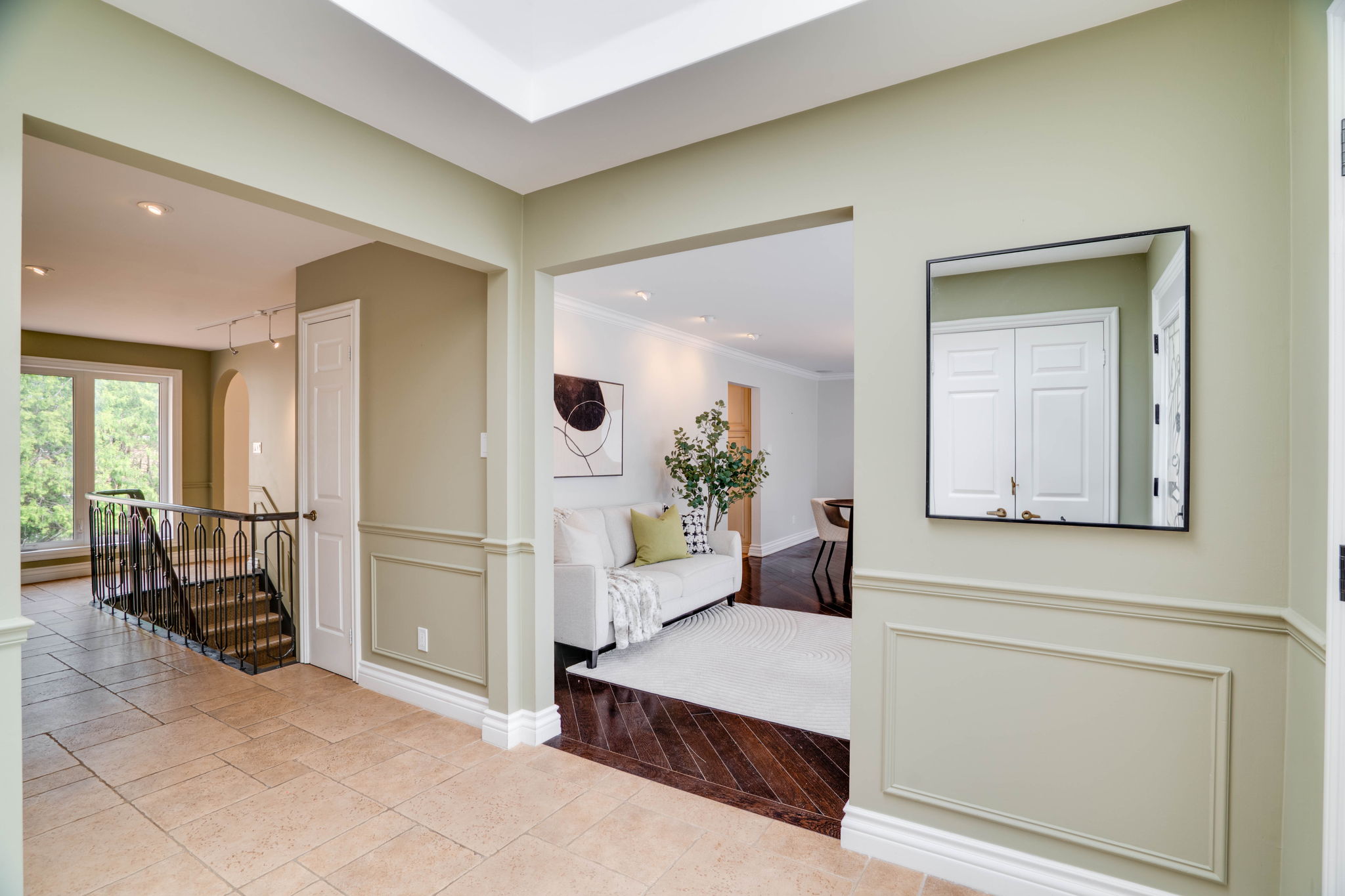 244 Waterloo Ave Toronto, ON M3H 3Z4