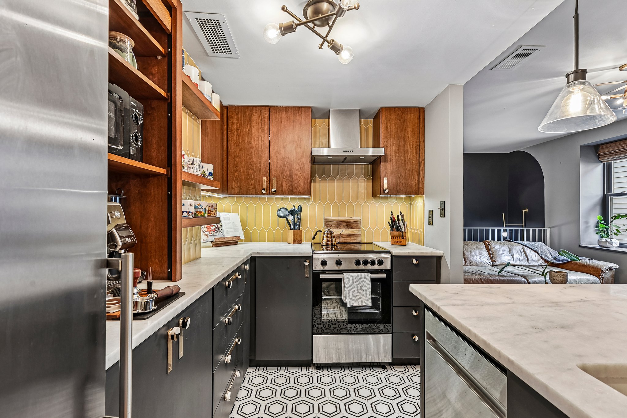 16th St 104-S1510-019.jpg