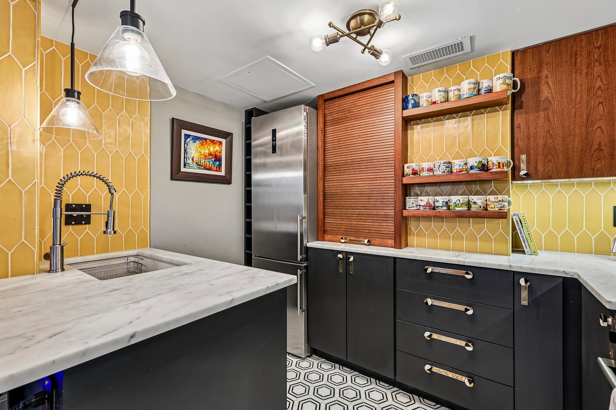 16th St 104-S1510-020.jpg