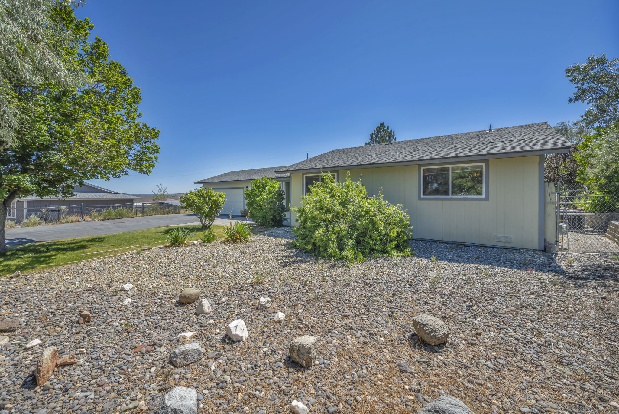2440 Seneca Dr_63