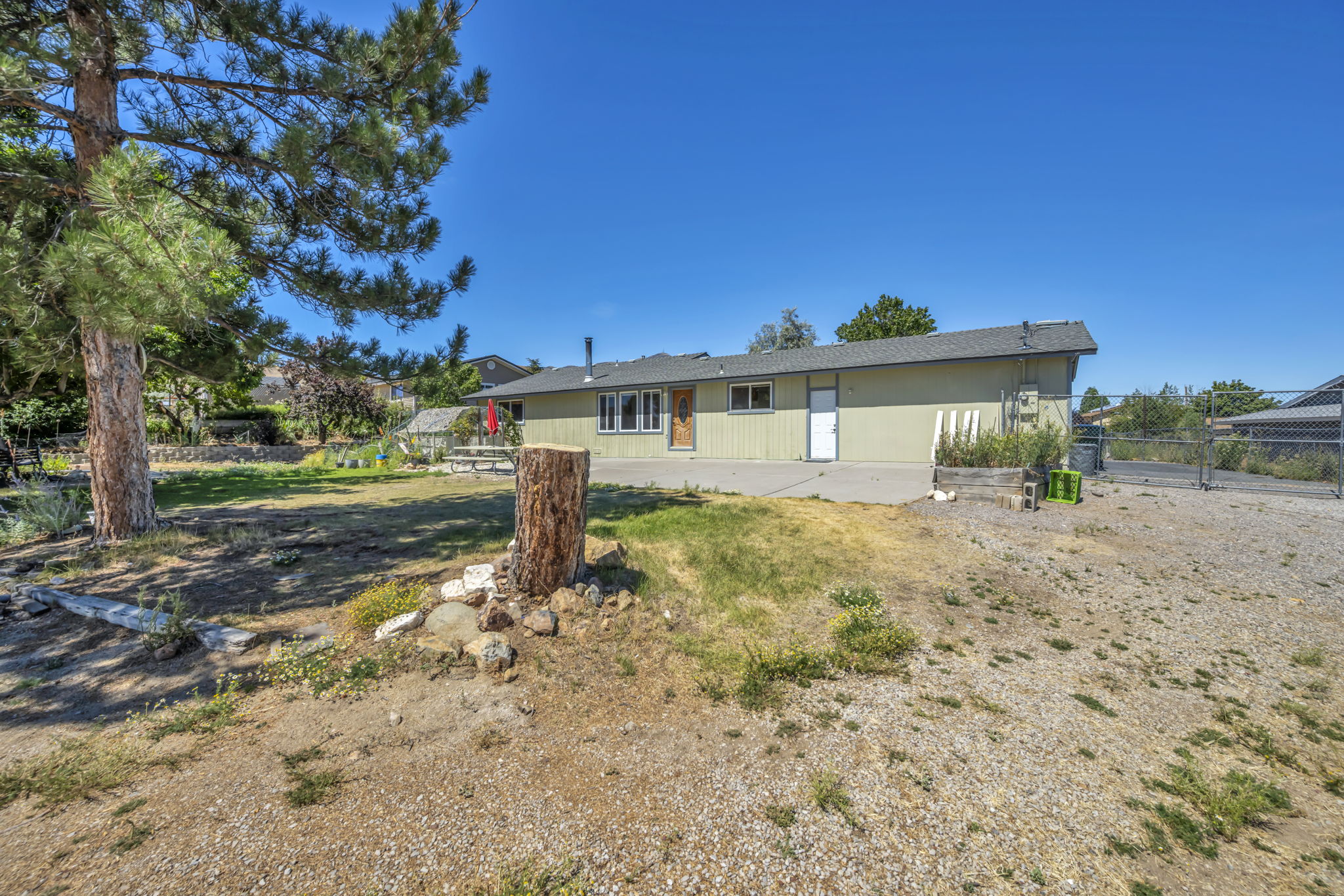 2440 Seneca Dr_59