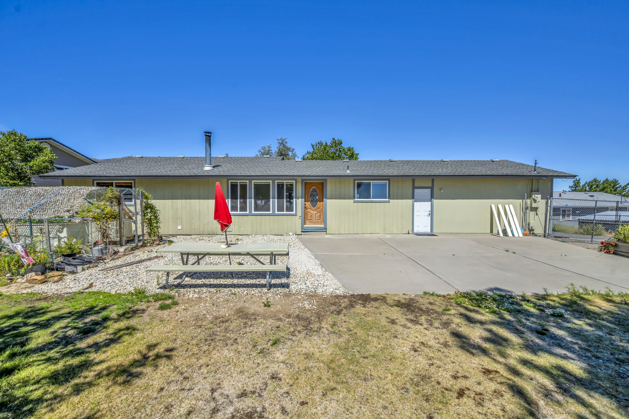 2440 Seneca Dr_48