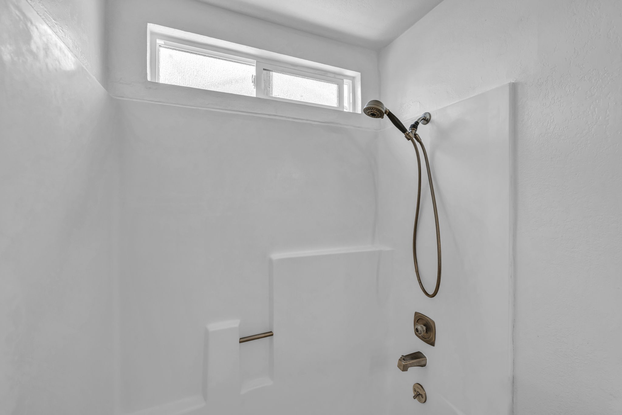 2440 Seneca Dr_46