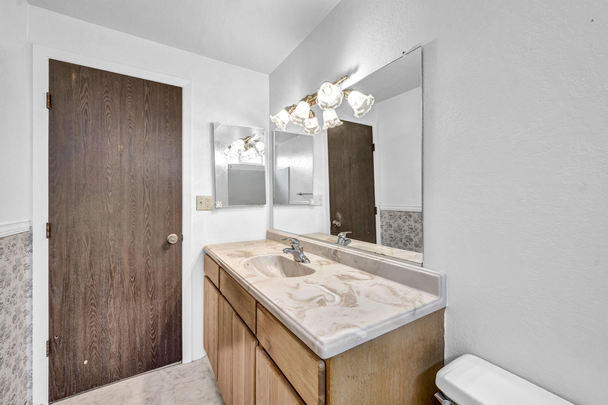 2440 Seneca Dr_38