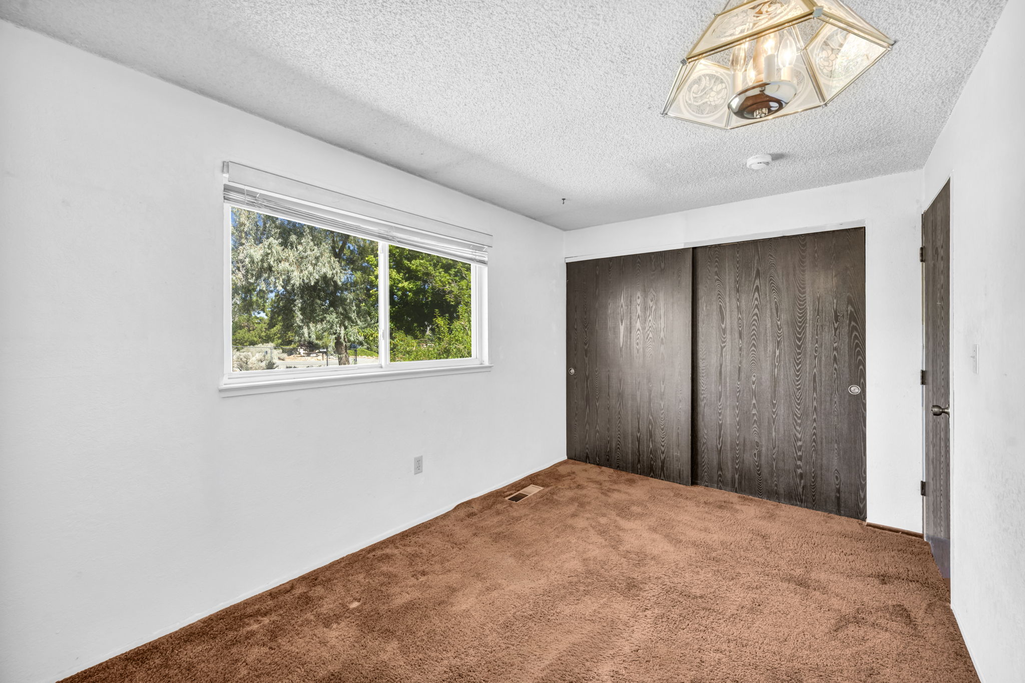 2440 Seneca Dr_35