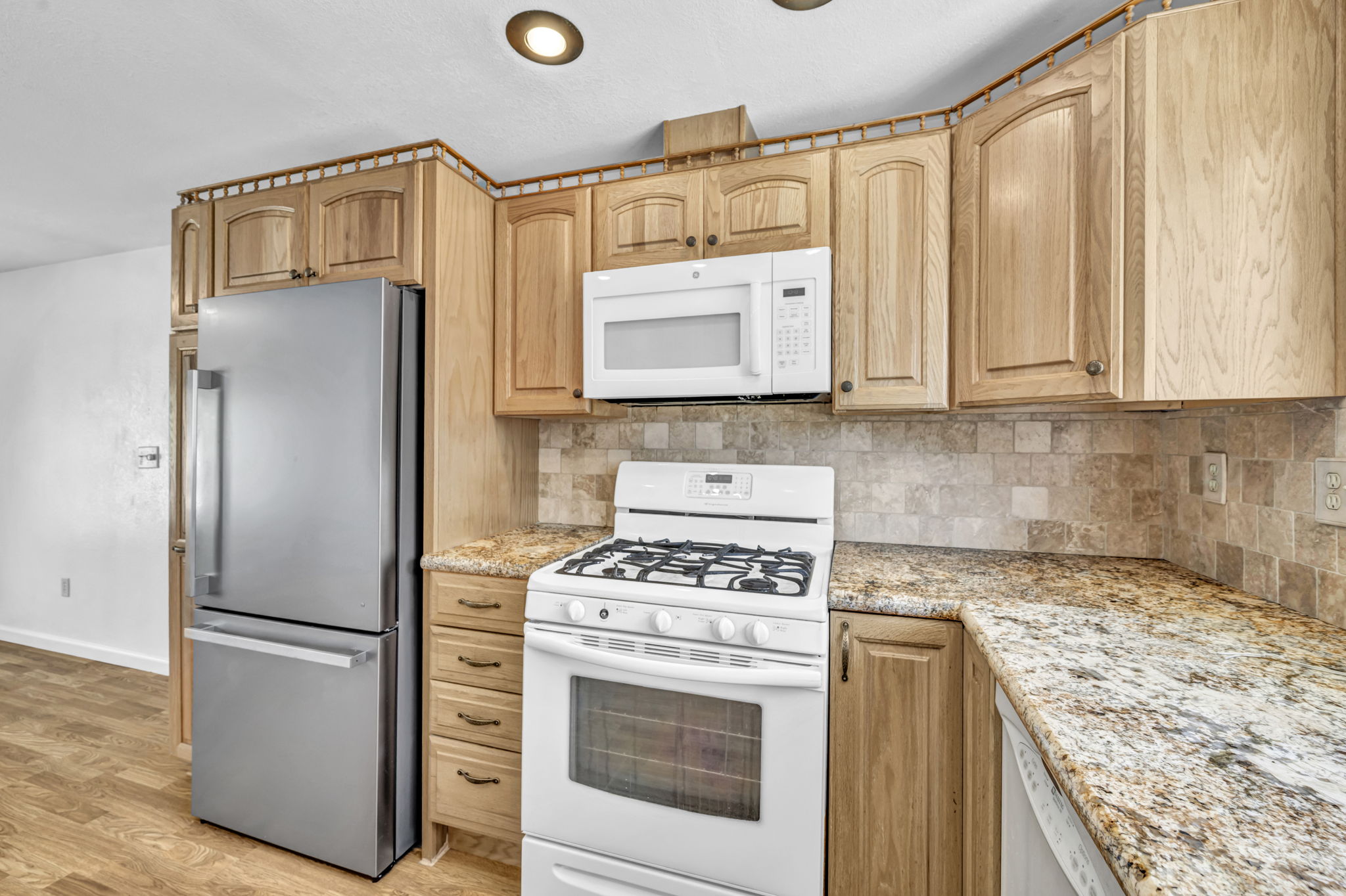 2440 Seneca Dr_27